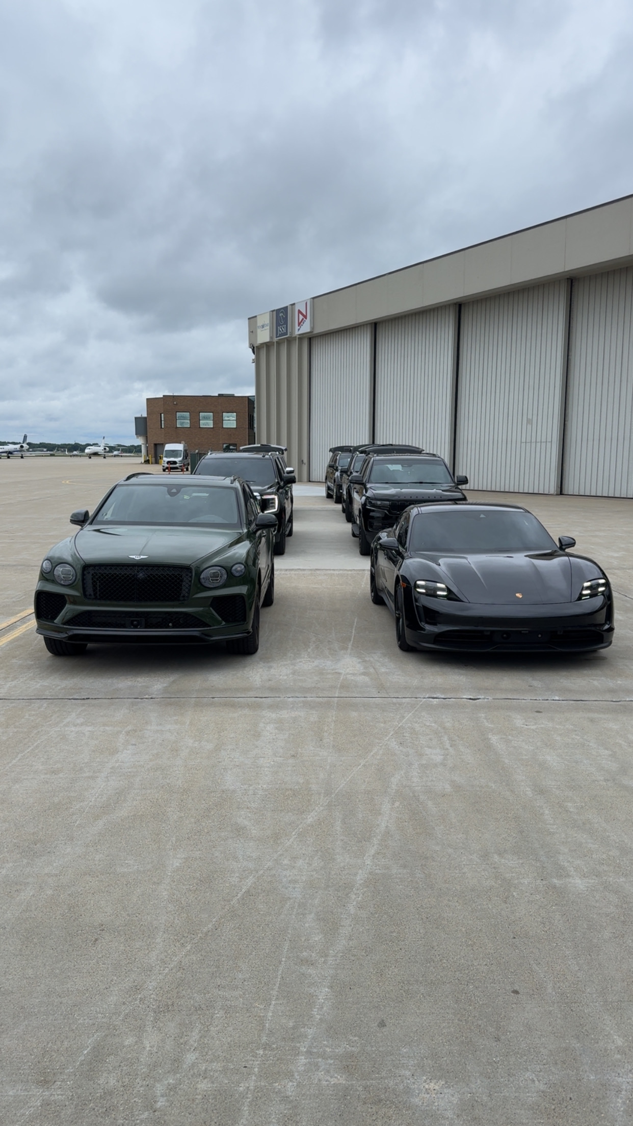 Hourly luxury transportation