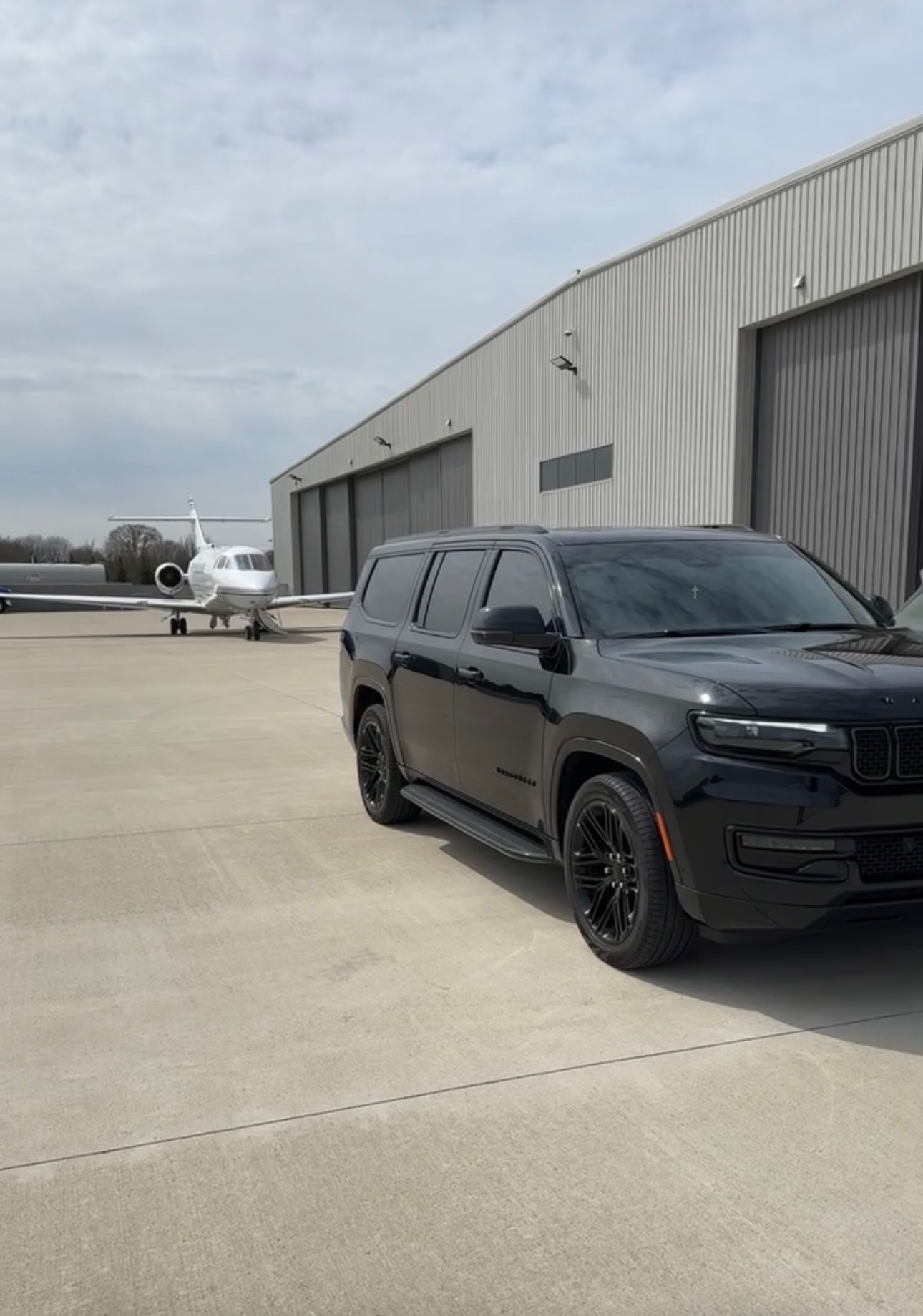 Hourly luxury transportation