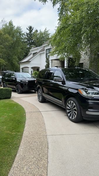 Hourly luxury transportation